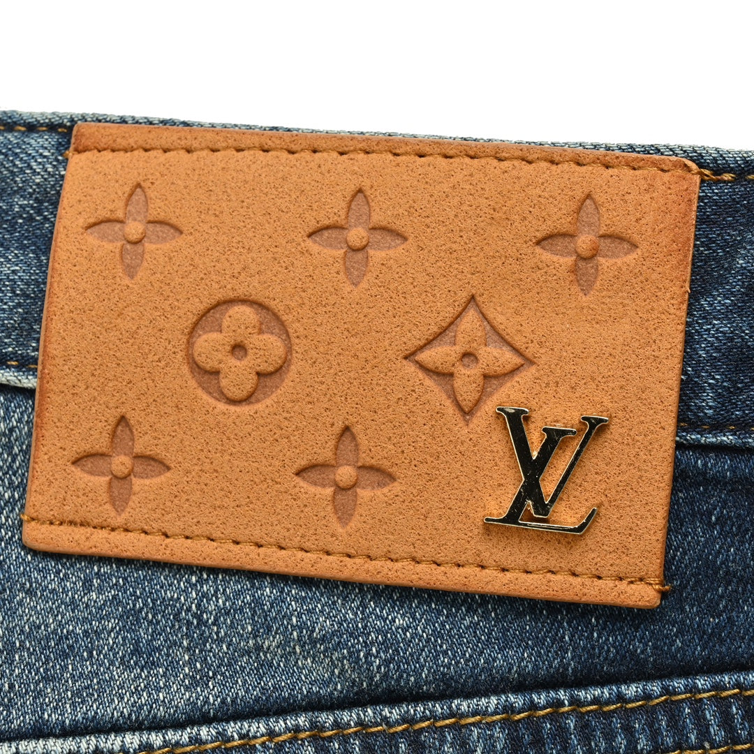 Jeans with embroidery patches