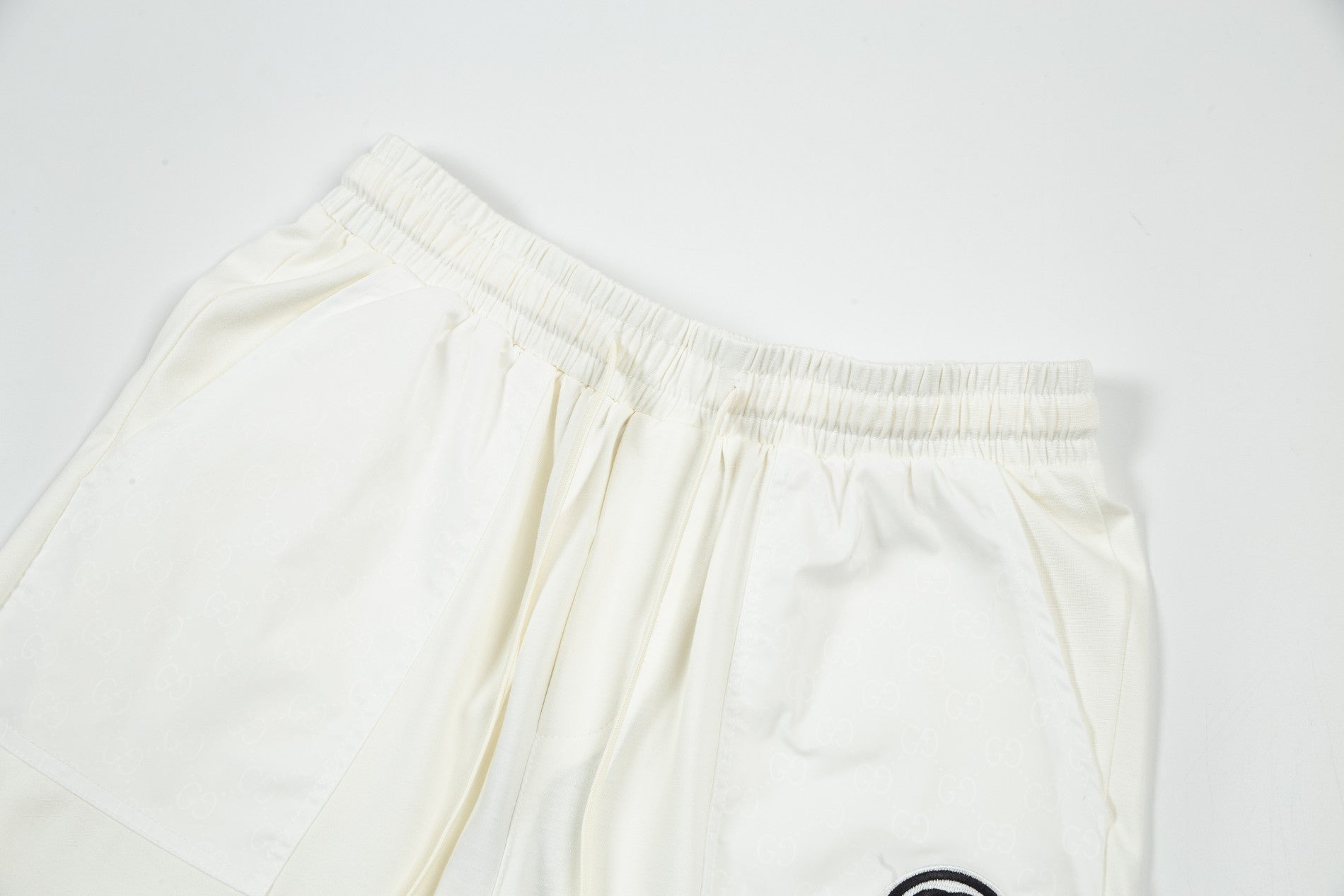 New double G logo shorts