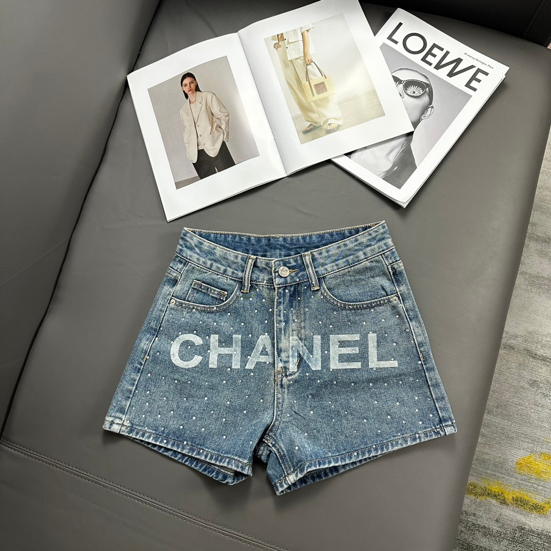 Rhinestone-Buchstaben Denim-Shorts