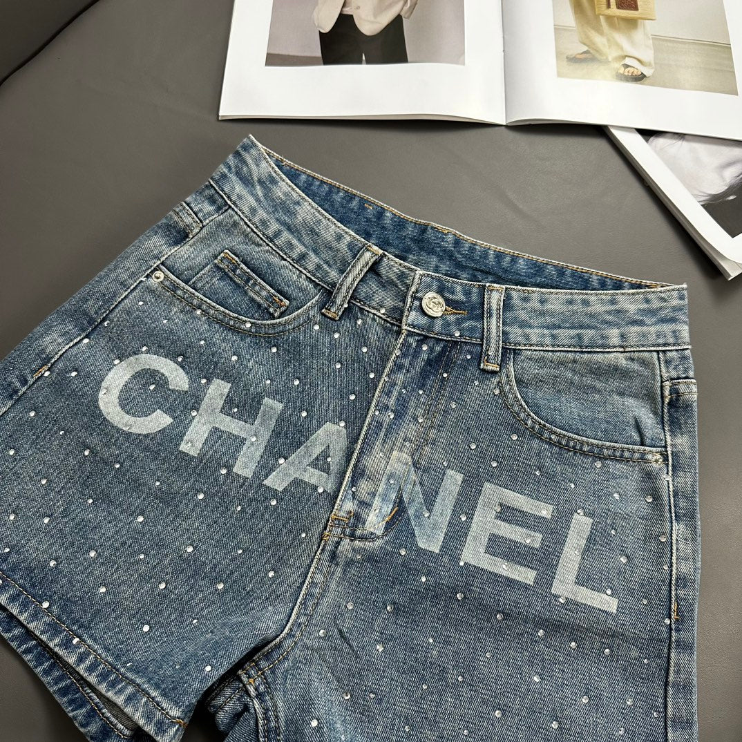 Rhinestone-Buchstaben Denim-Shorts