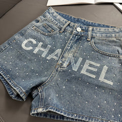 Rhinestone-Buchstaben Denim-Shorts