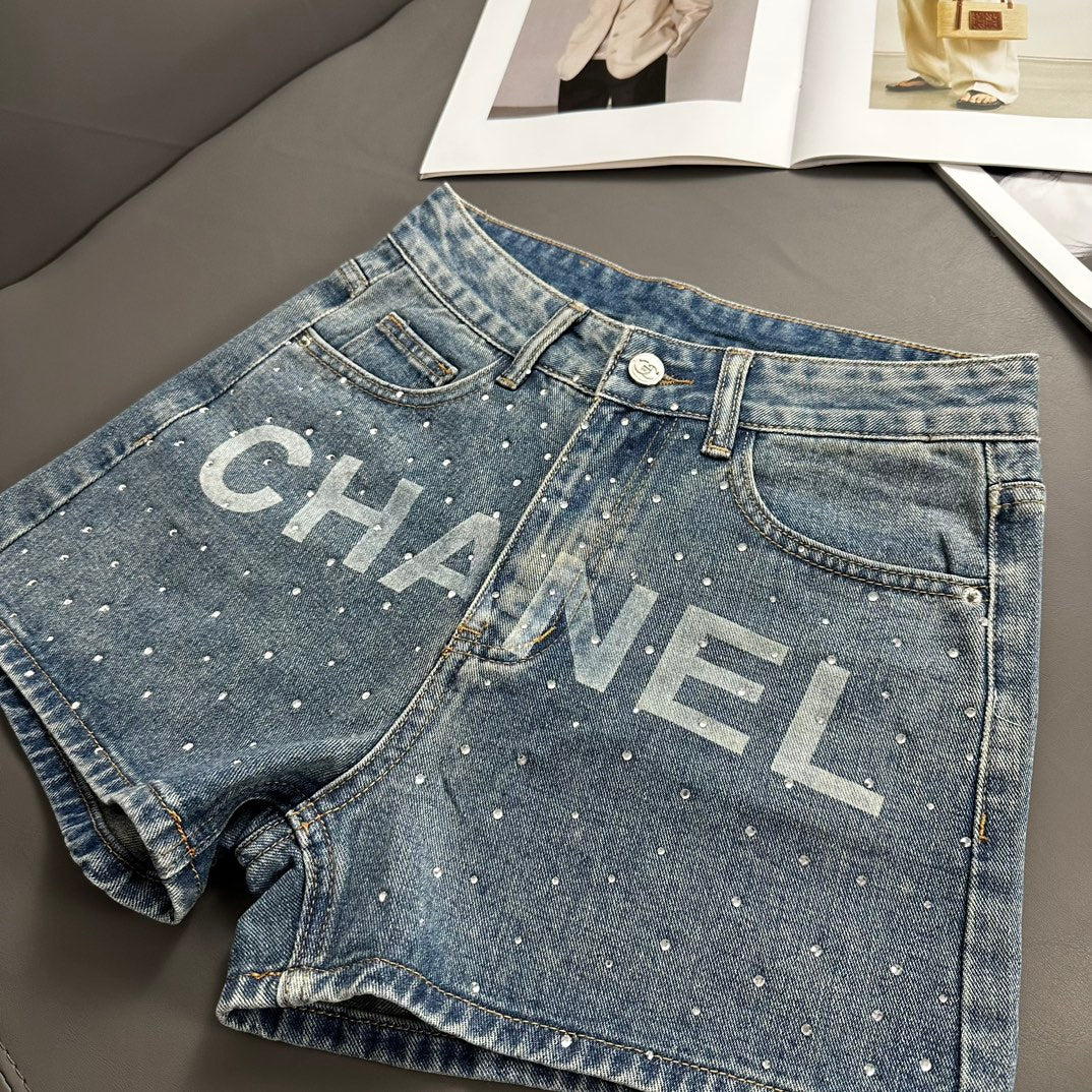 Rhinestone-Buchstaben Denim-Shorts