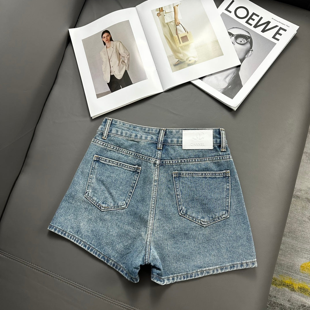 Rhinestone-Buchstaben Denim-Shorts