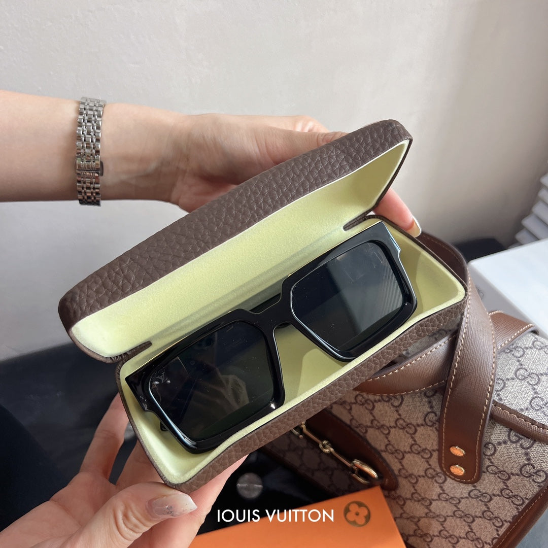 Packaged VL Sunglasses with Texture