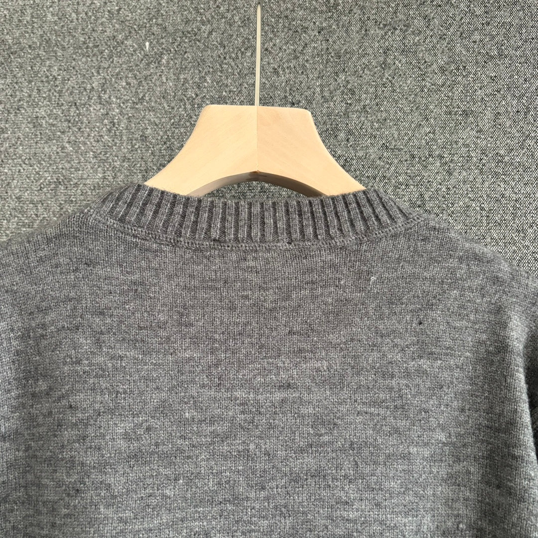 Gemütlicher Strickpullover mit langen Ärmeln