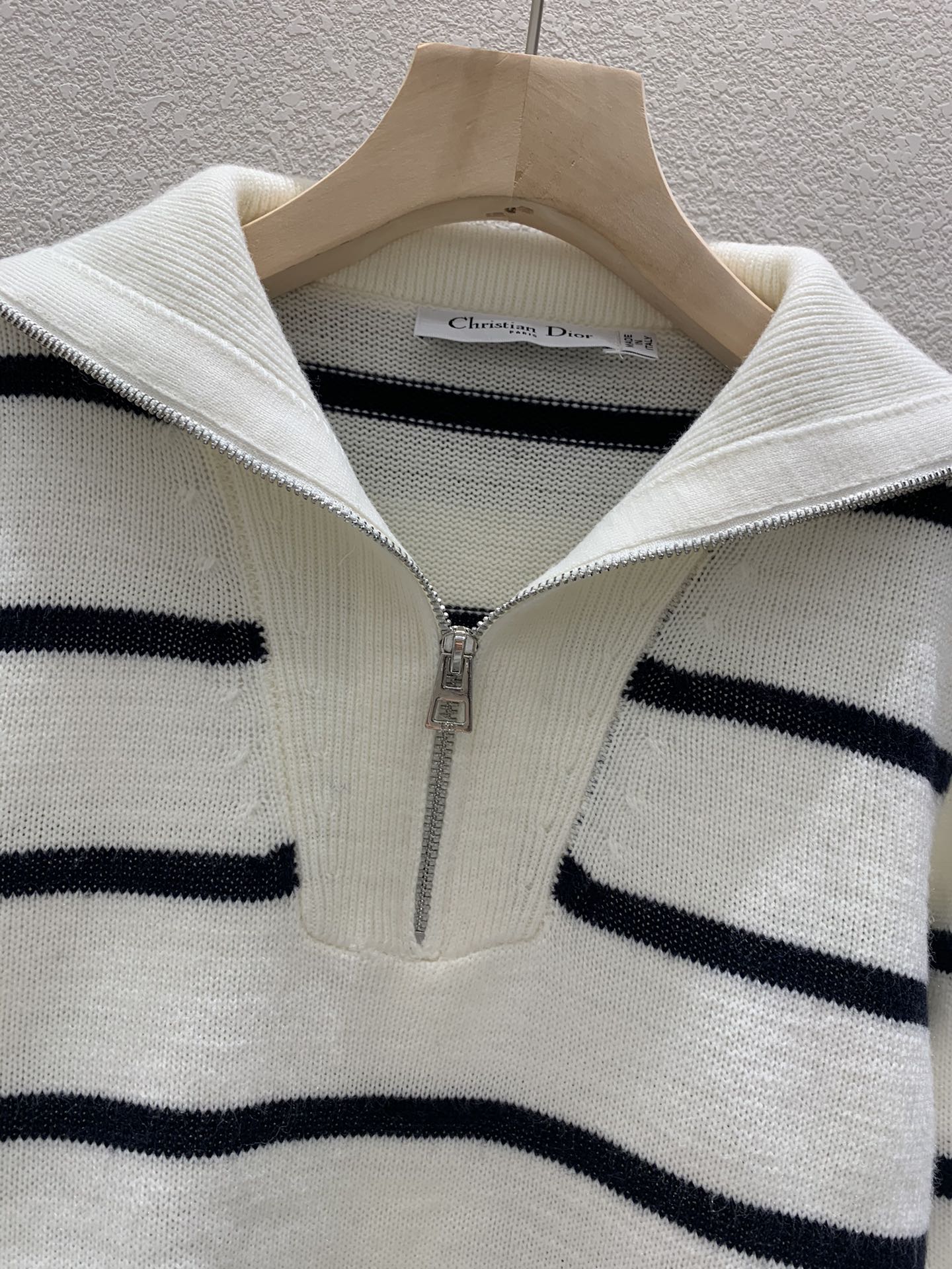 Marinefarbener Kragen Strickpullover