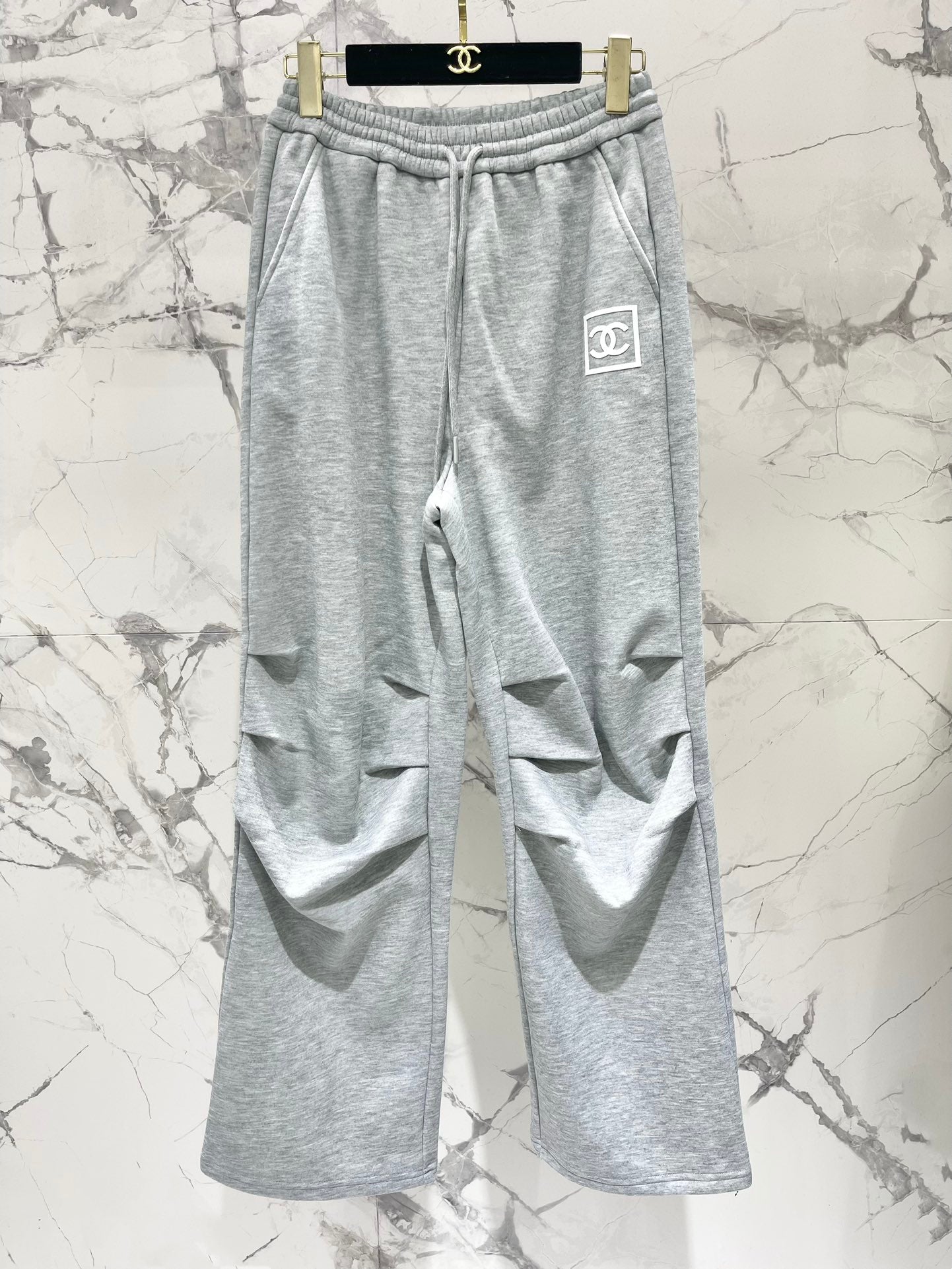 Tight waist straight-leg plush sweatpants