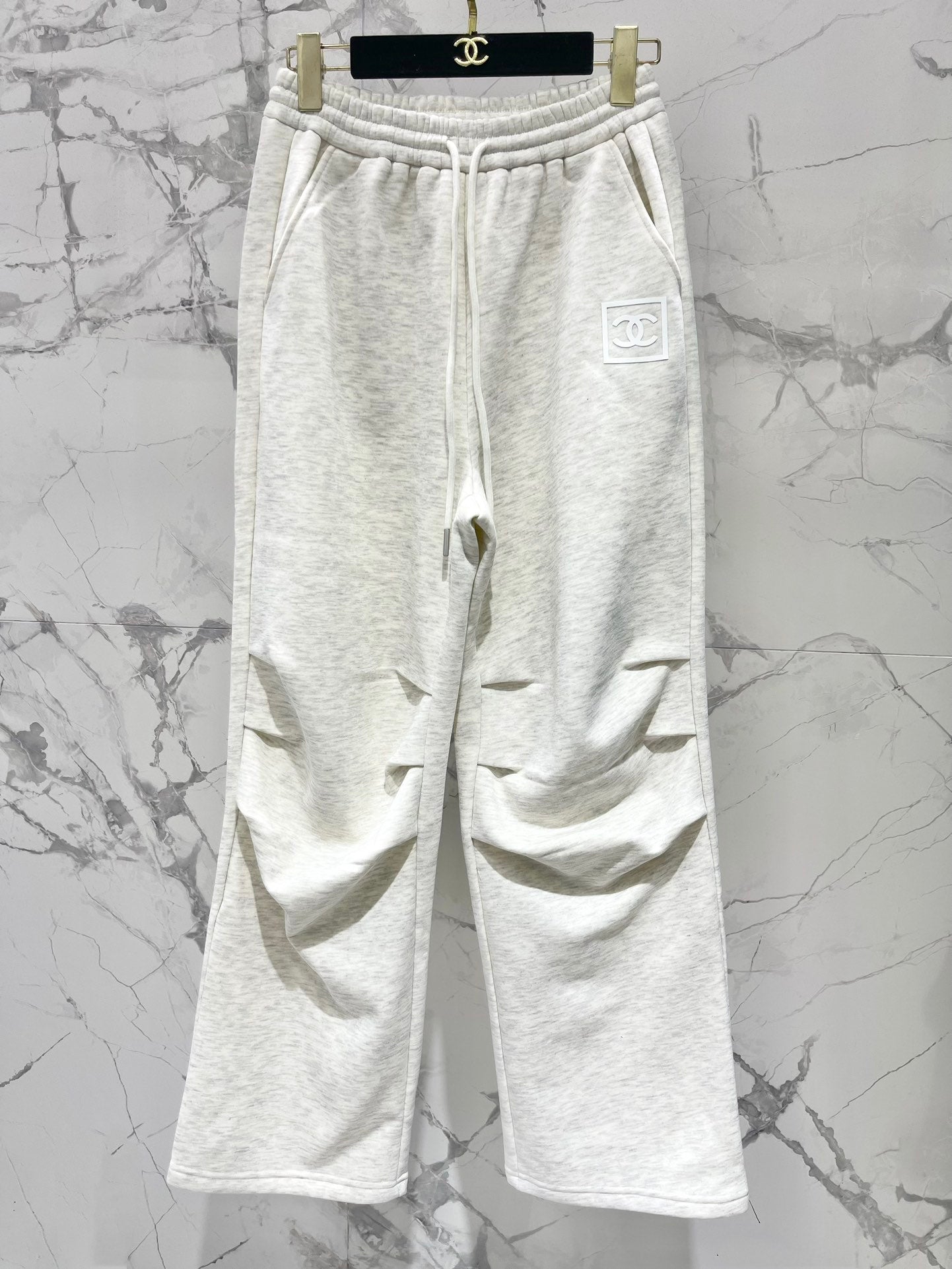 Tight waist straight-leg plush sweatpants