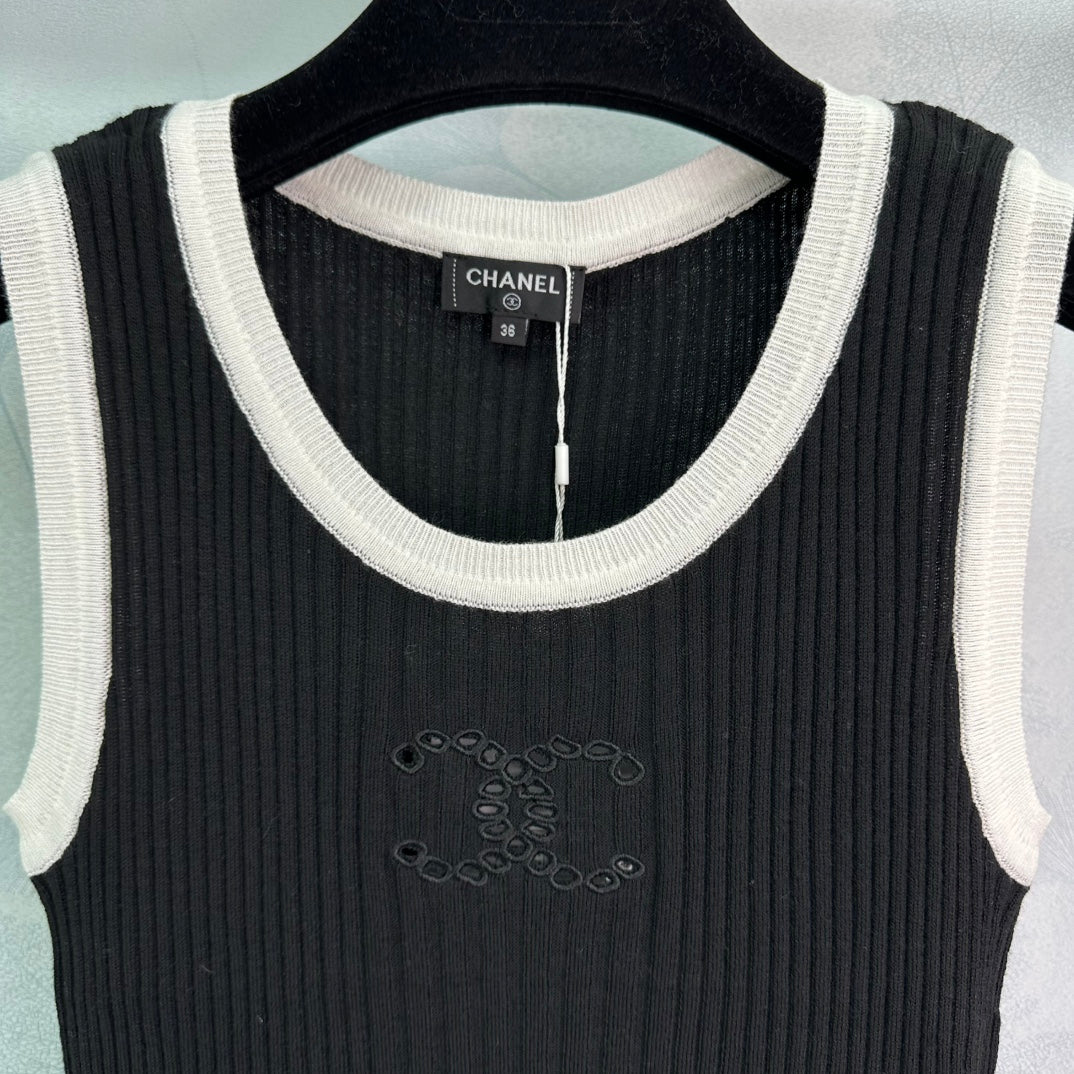 New knitted vest for early spring