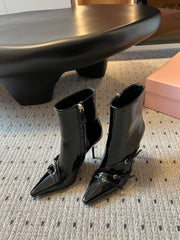 Kitten heel pointed toe boots