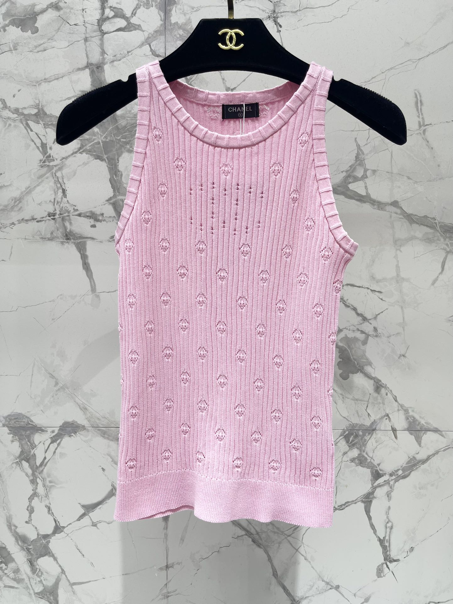 Hollow knitted vest with perforations