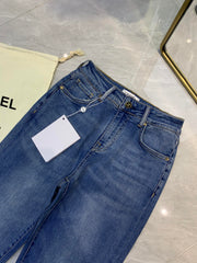 Straight-leg jeans with ripped hems