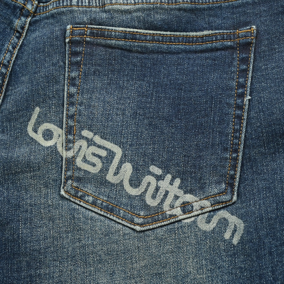 Jeans with embroidery patches