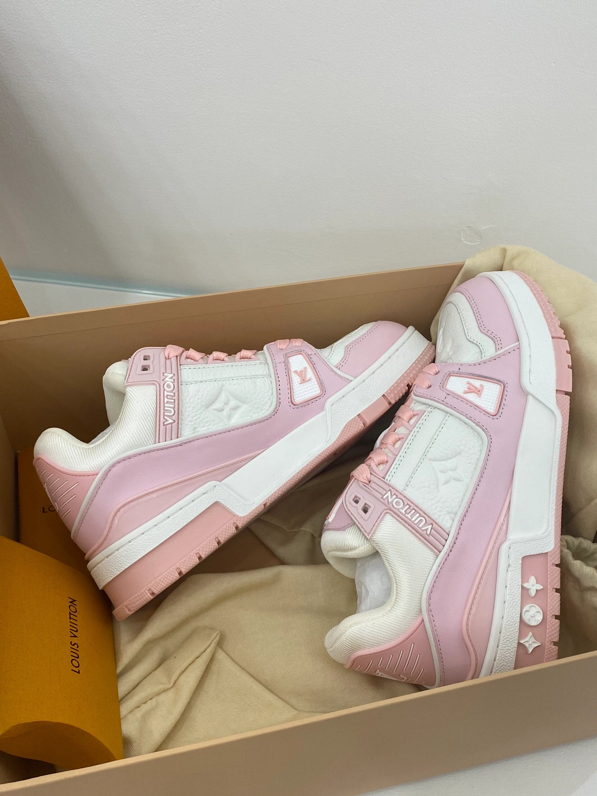 Sakura-pink Sneaker