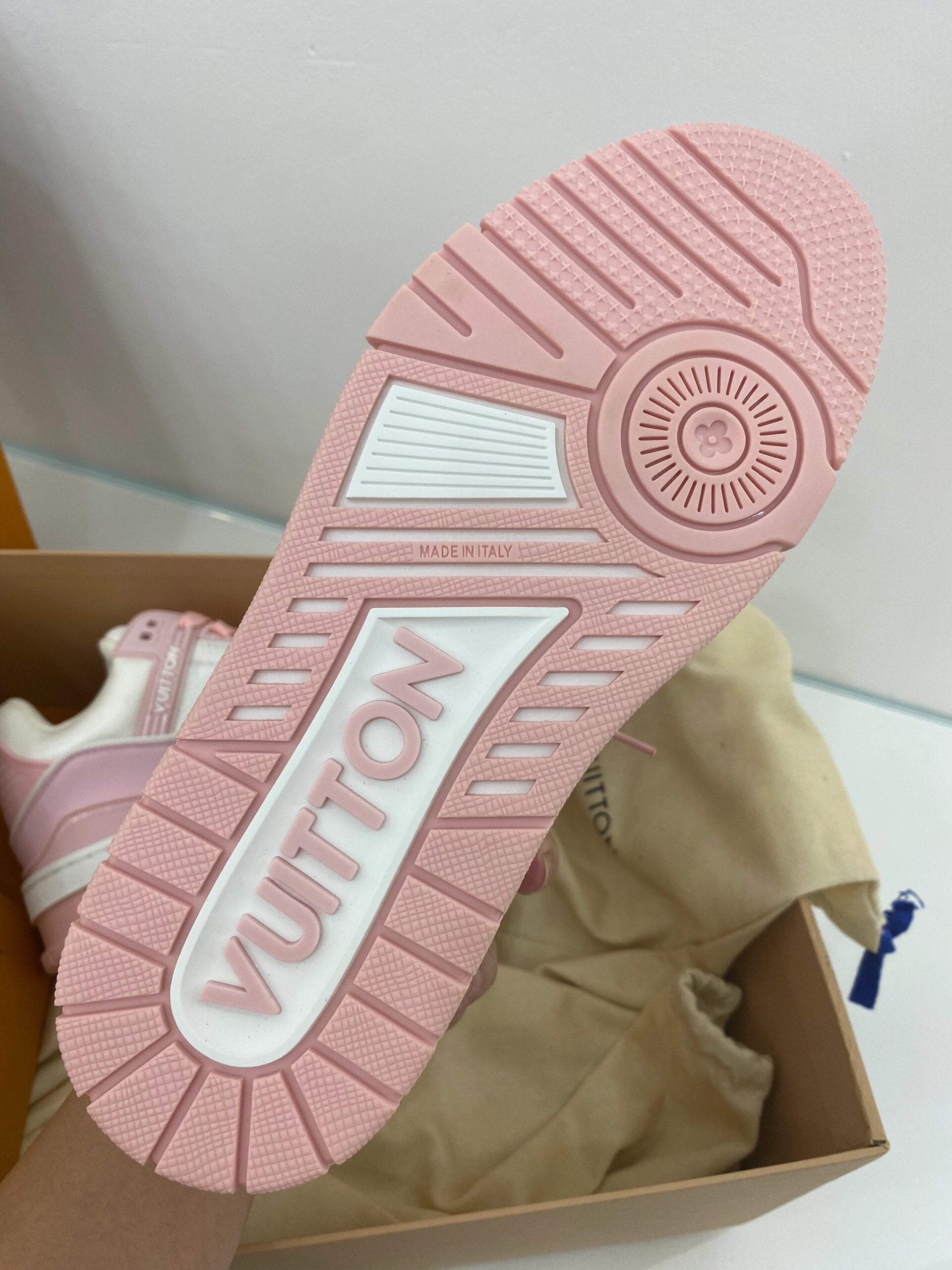 Sakura-pink Sneaker