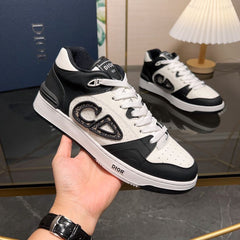 D letter presbyopic embroidered casual sneakers