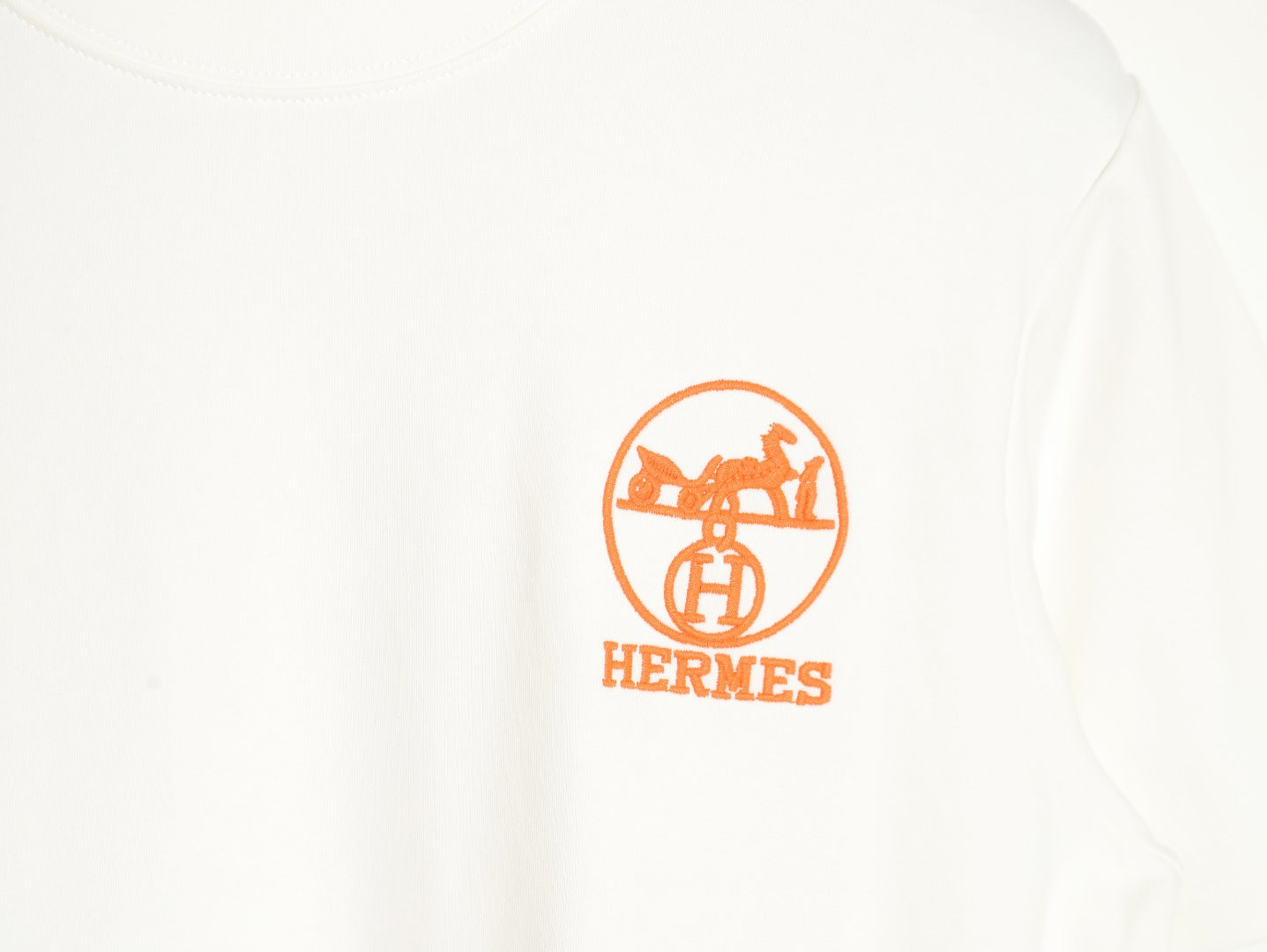 Orange circle embroidered short-sleeved T-shirt