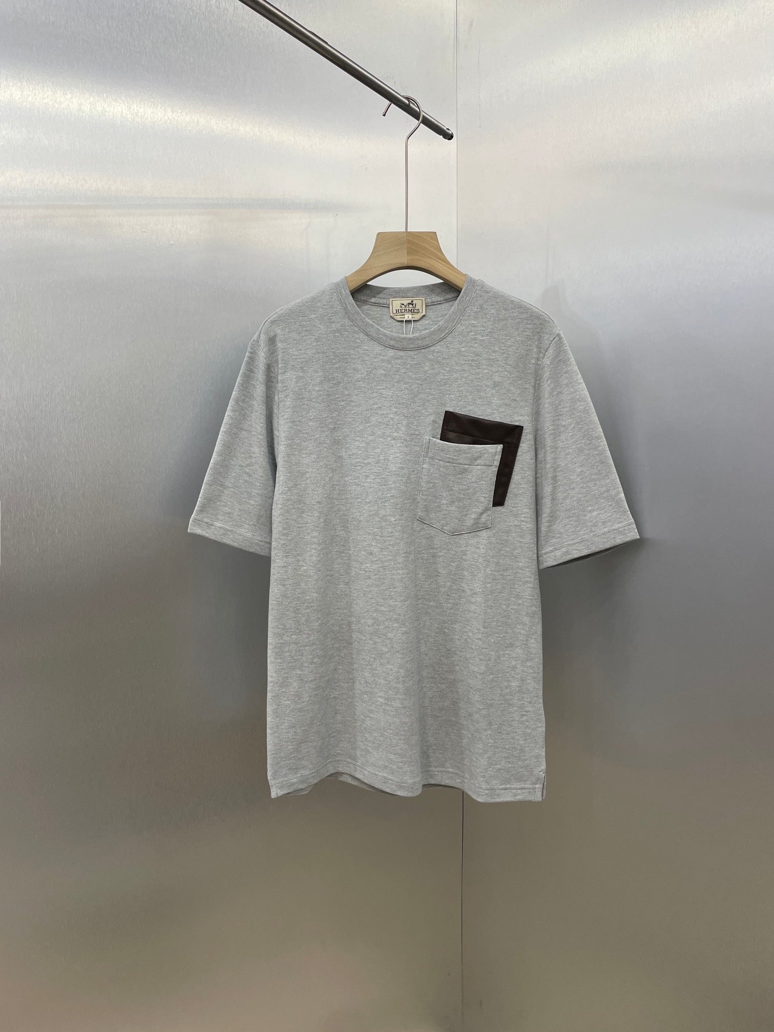 pocket patch leather short sleeve t-shirt