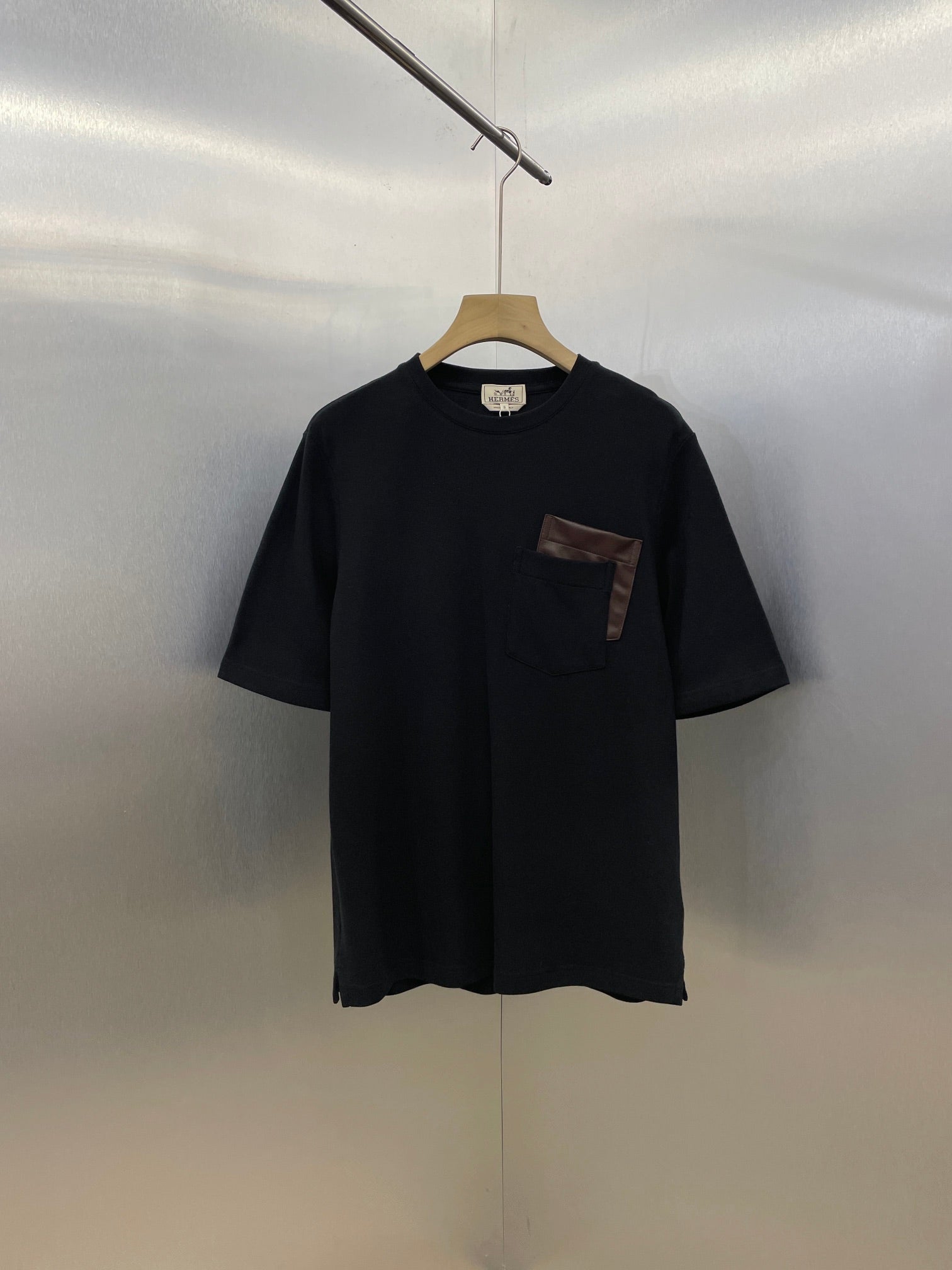 pocket patch leather short sleeve t-shirt