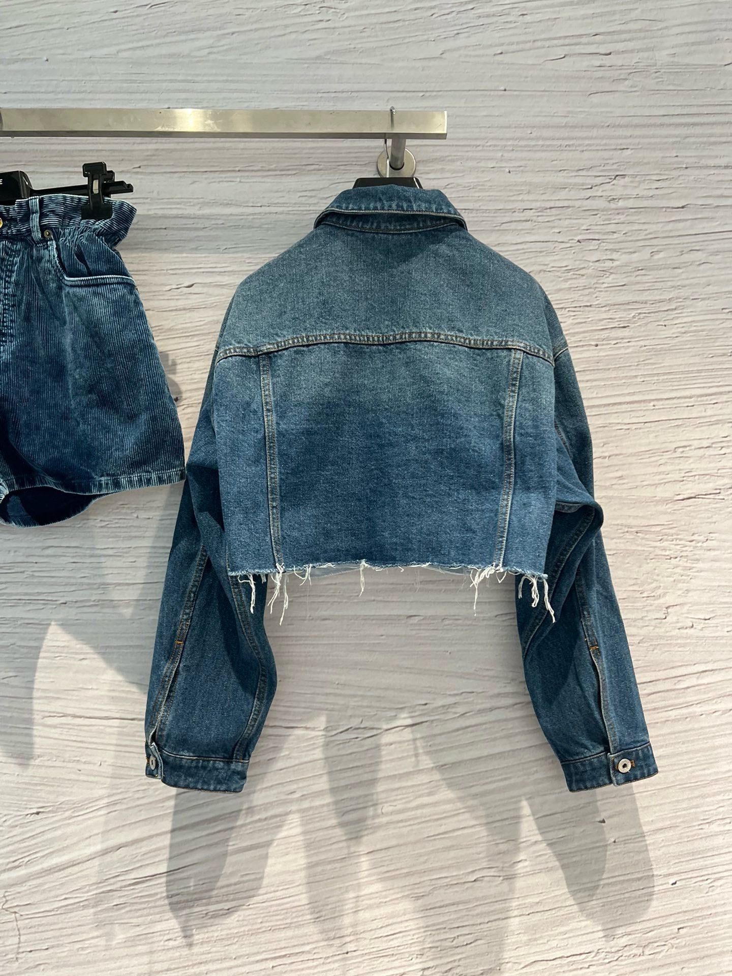 veste en denim à bords bruts