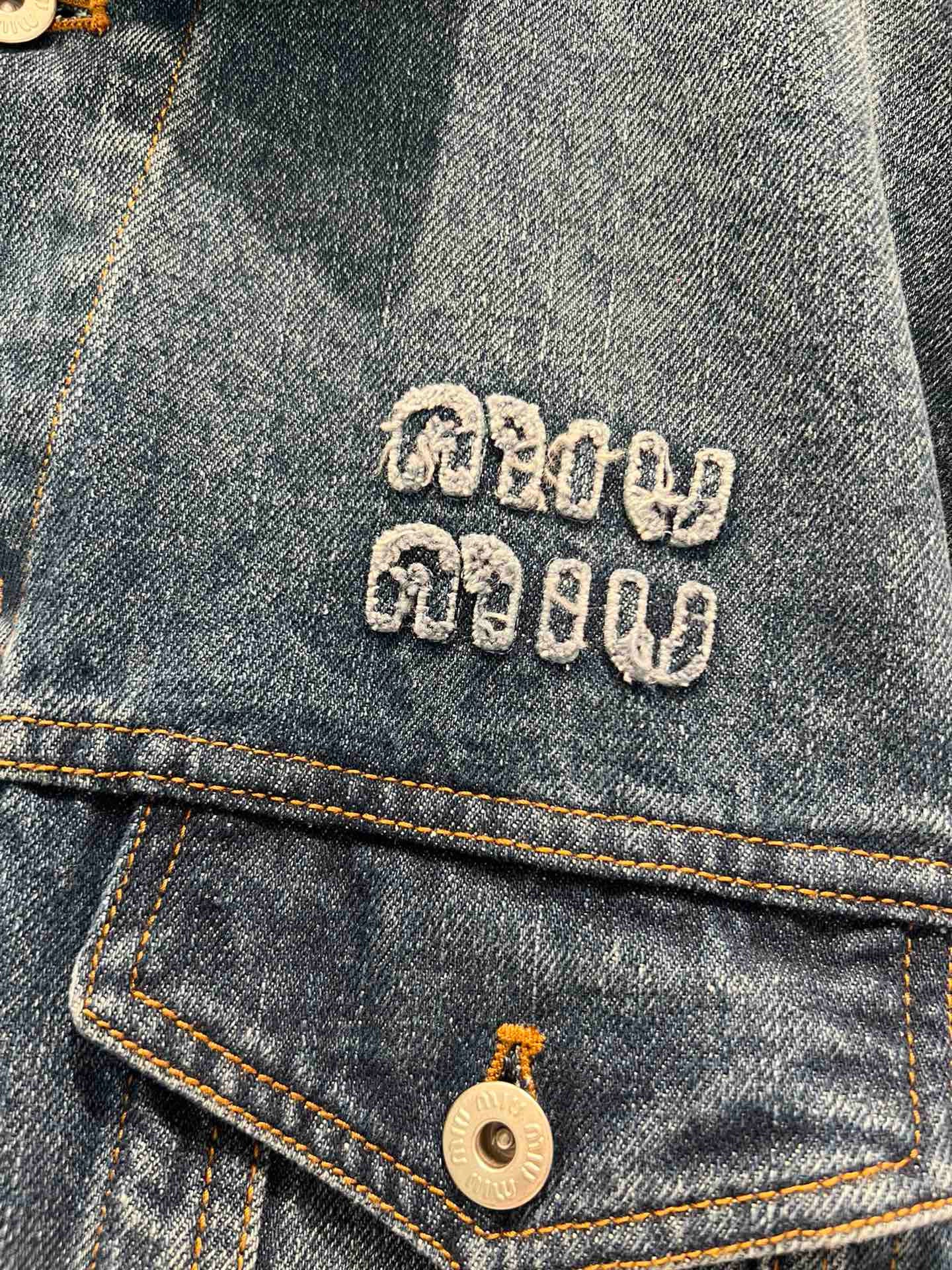 veste en denim à bords bruts