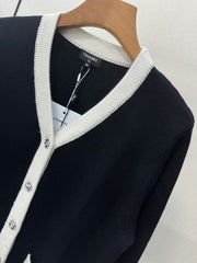 Knitted V-neck cardigan with two pockets