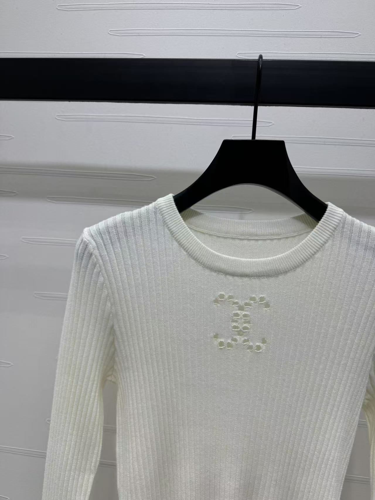 Hollow knitted long sleeves