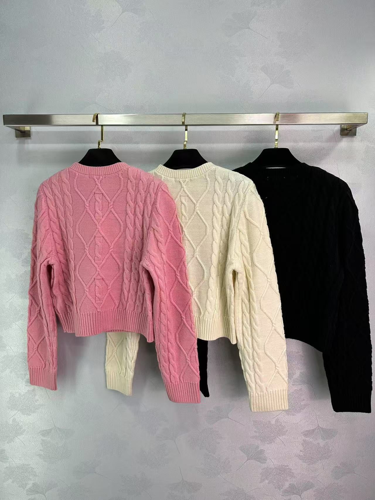 Knitted crew neck pullover