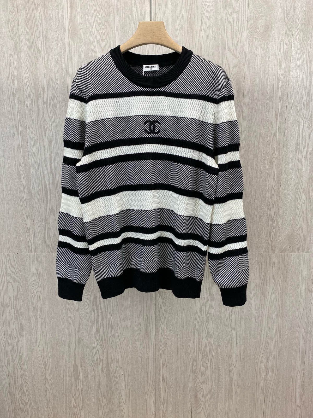 Xiao Xiang autumn and winter embroidered striped knit pullover jumper