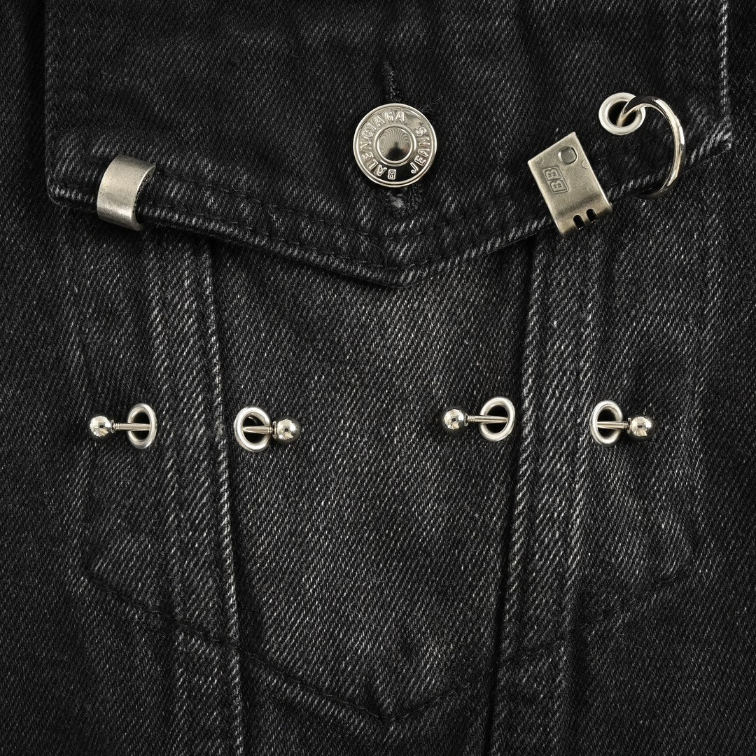 Rivet-pierced fire-toe denim jacket