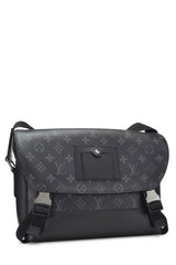 Monogram Eclipse Voyager Messenger Pm - Black